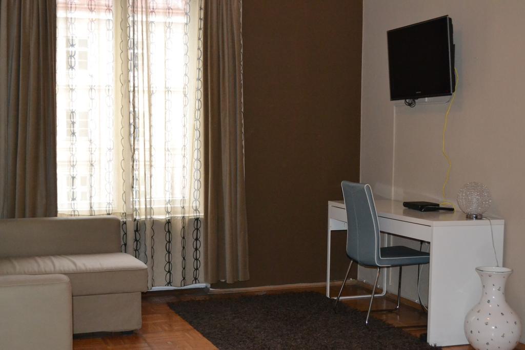 Goldfisch Apartment Hoher Markt Vienna Bilik gambar