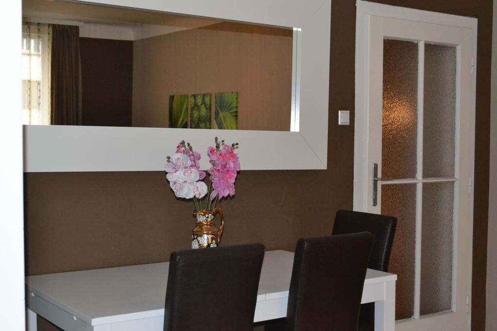 Goldfisch Apartment Hoher Markt Vienna Bilik gambar